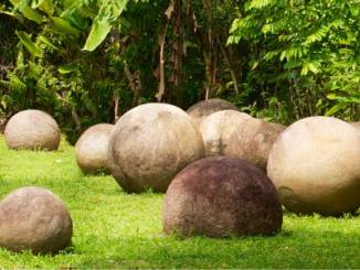 Kamienne-kule-z-Kostaryki.jpg