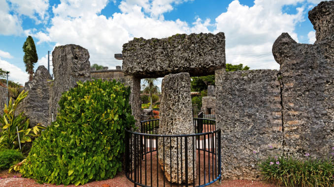 koralowy-zamek-coral-castle.jpg