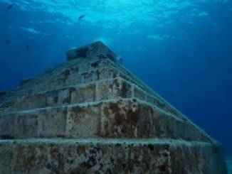 Monumenty-Yonaguni.jpg