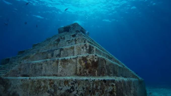 Monumenty-Yonaguni.jpg