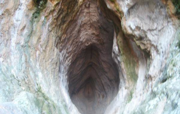 jaskinia-utroba-bułgaria.jpg