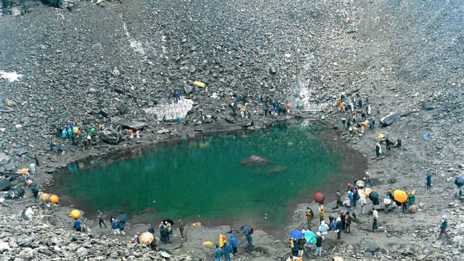 ROOPKUND-JEZIORO-SZKIELETÓW.JPG