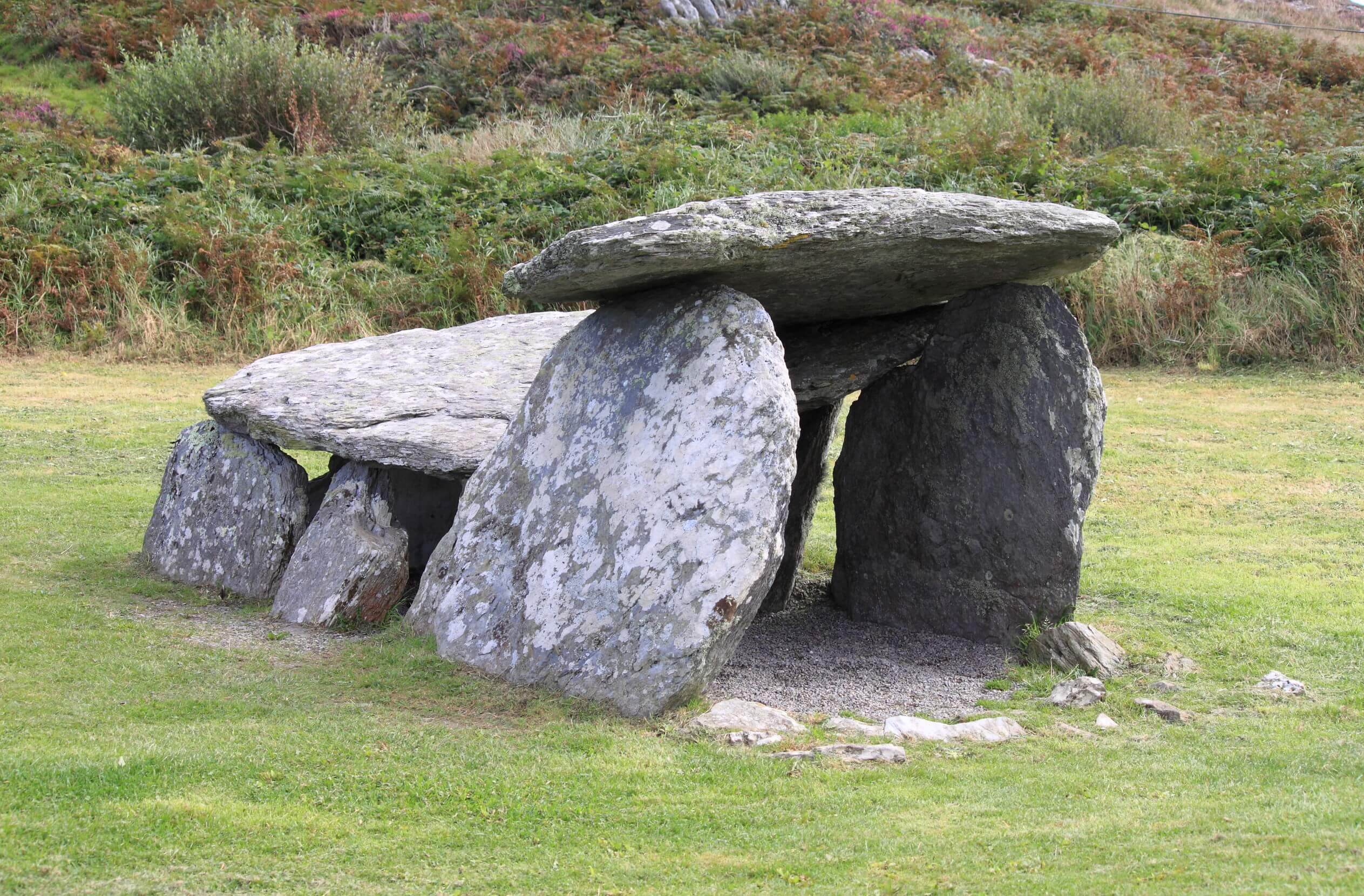 dolmen.jpg