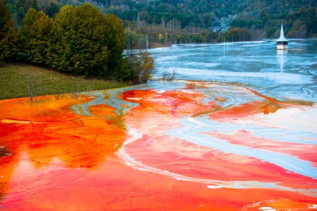 toksyczne-jezioro-rumunia.jpg