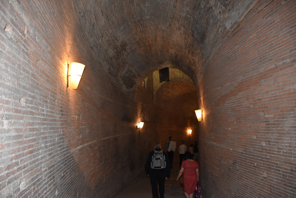 tunel-mauzoleum-hadriana.jpg