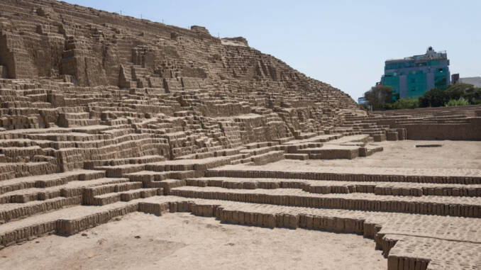 huaca-pucllana.jpg